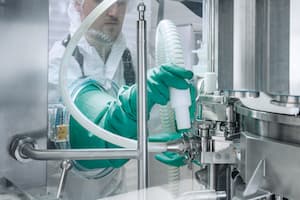 The 2090i WiP tablet press with isolator – Cleaning the interior The 2090i WiP tablet press with isolator – Cleaning the interior